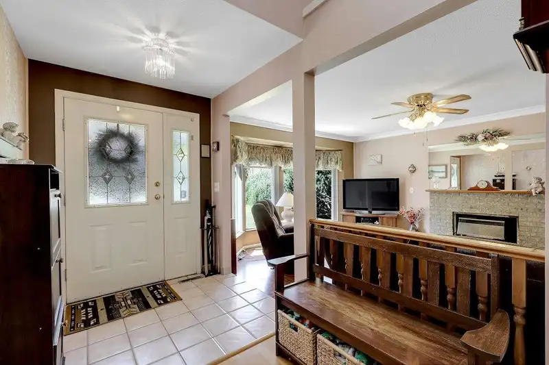 15965 89 AVENUE - photo 2 of 40