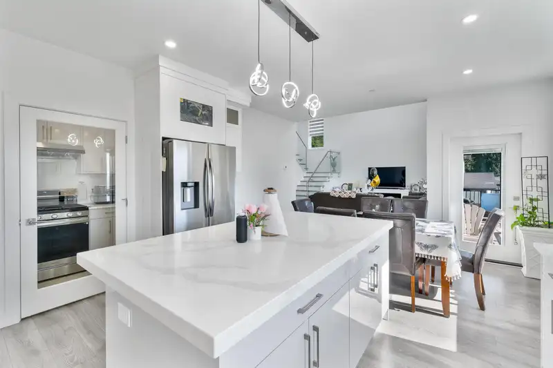 8561 FOREST GATE DRIVE - photo 4 of 24