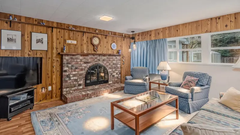 6220 CHATSWORTH ROAD - photo 4 of 25