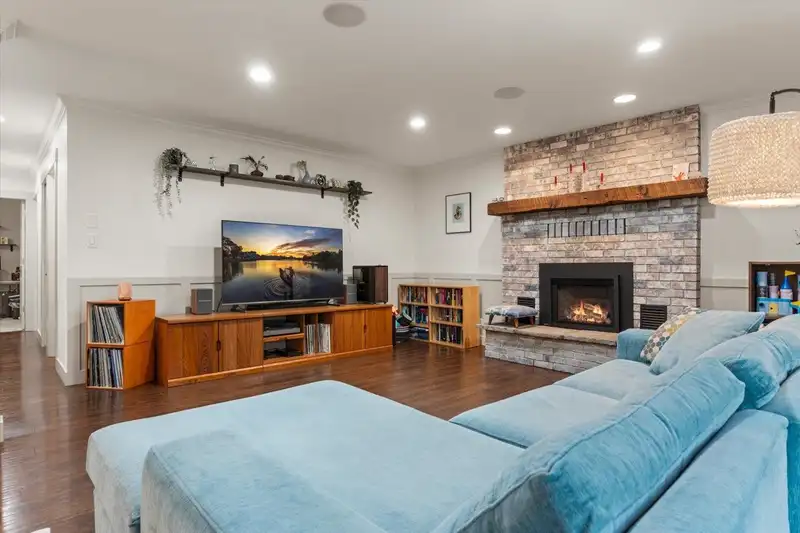 6850 BRADA STREET - photo 4 of 40