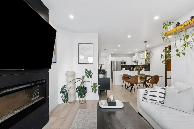 232 4550 FRASER STREET - photo 3 of 25