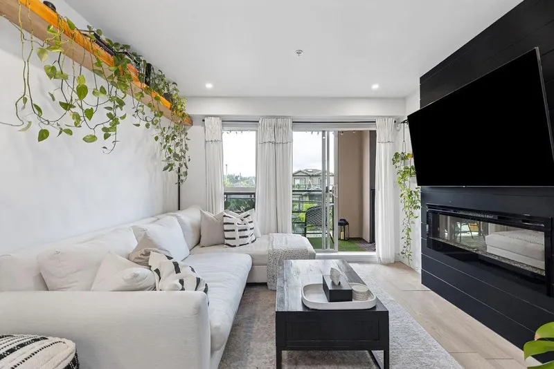 232 4550 FRASER STREET - photo 4 of 25