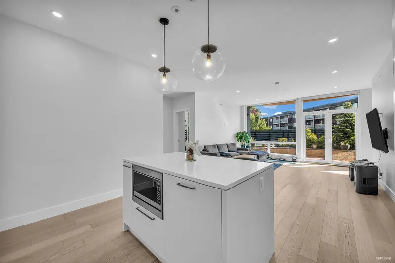 105 20416 PARK AVENUE - photo 4 of 25