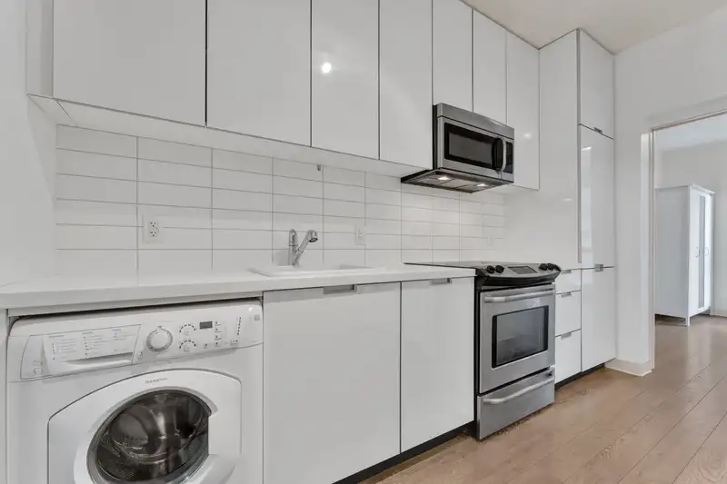 214 138 E HASTINGS STREET - photo 2 of 20