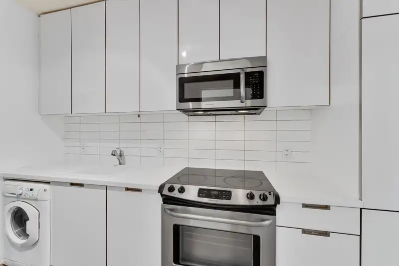 214 138 E HASTINGS STREET - photo 3 of 20