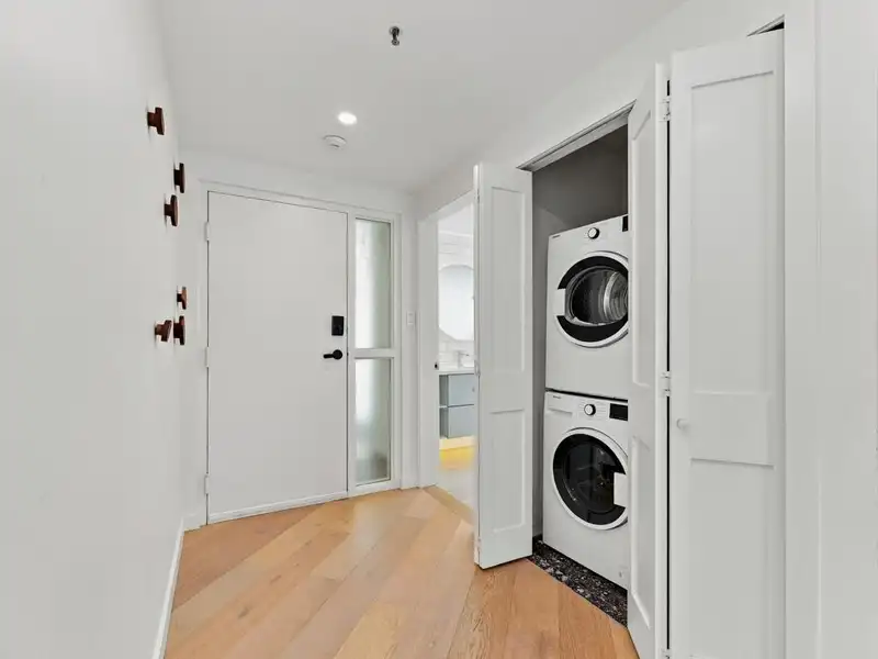 204 565 17 STREET - photo 3 of 25