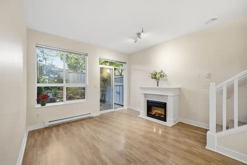 46 15353 100 AVENUE - photo 4 of 36