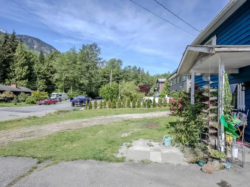 42066 BIRKEN ROAD - photo 4 of 12