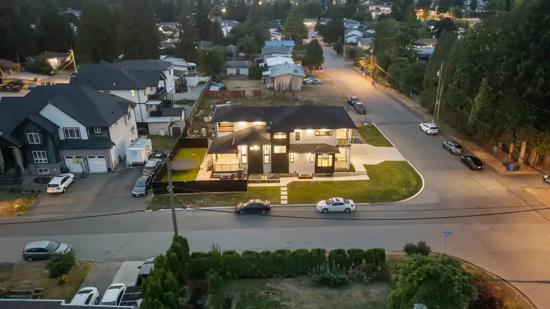 3051 ROYAL STREET - photo 3 of 39