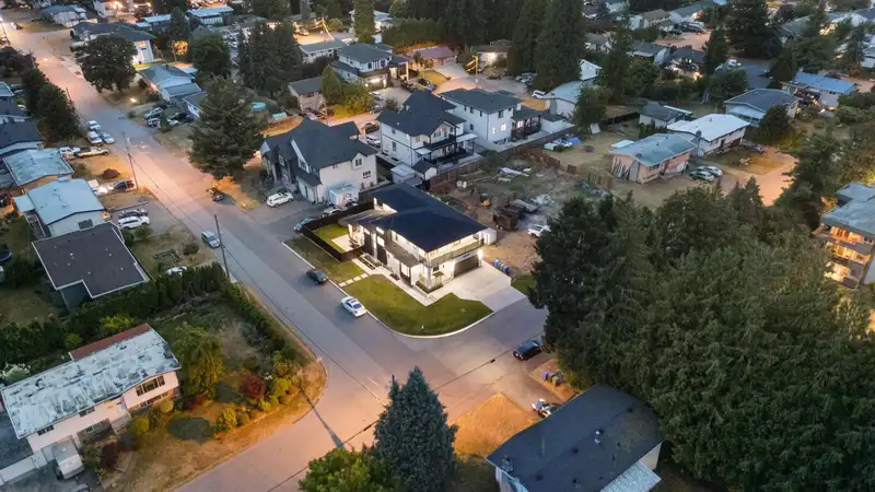 3051 ROYAL STREET - photo 4 of 39
