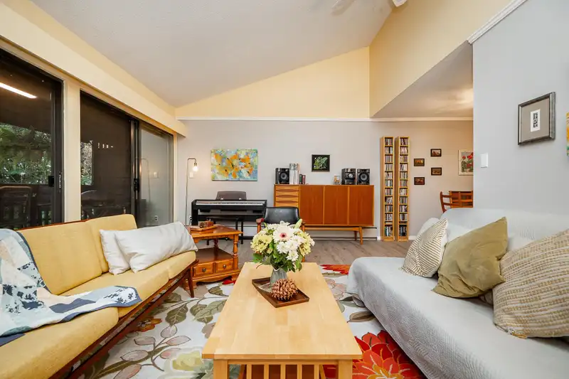 305 720 EIGHTH AVENUE - photo 2 of 40