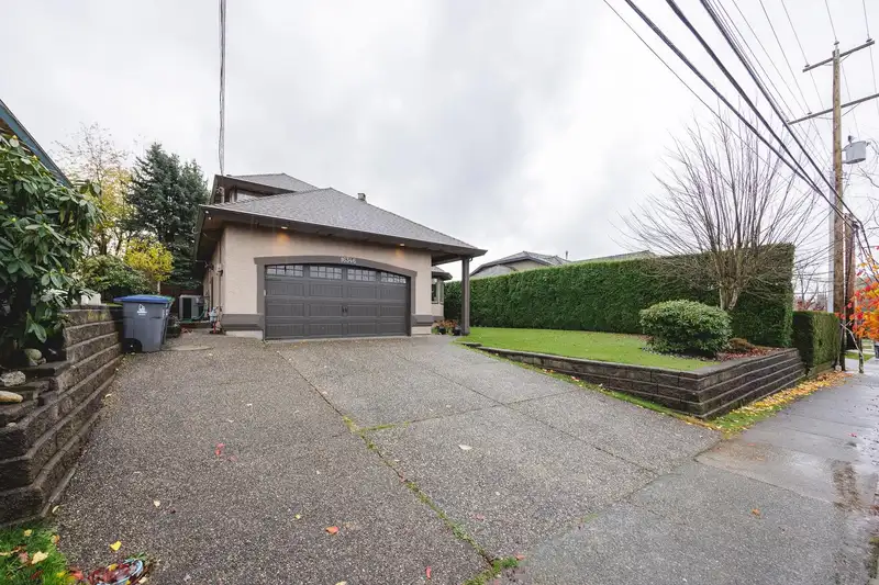 16346 80 AVENUE - photo 2 of 40