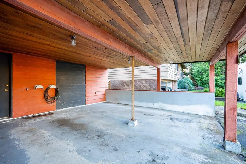 8689 DELCREST DRIVE - photo 3 of 25