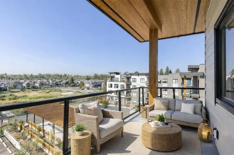 404 20286 72B AVENUE - photo 4 of 25