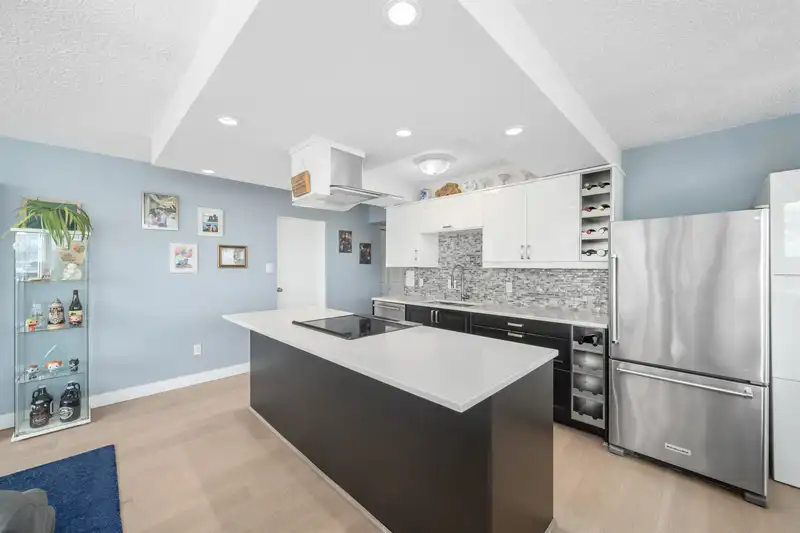 903 31 ELLIOT STREET - photo 3 of 33