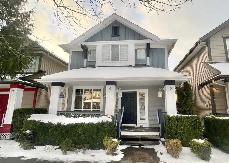 6825 190TH STREET - photo 1 of 37