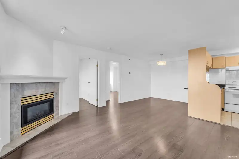 1106 6611 COONEY ROAD - photo 2 of 30