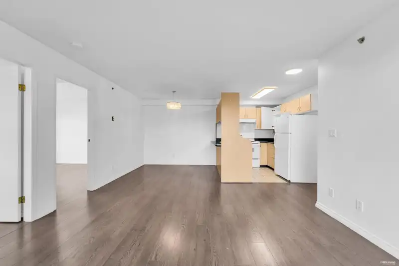 1106 6611 COONEY ROAD - photo 3 of 30