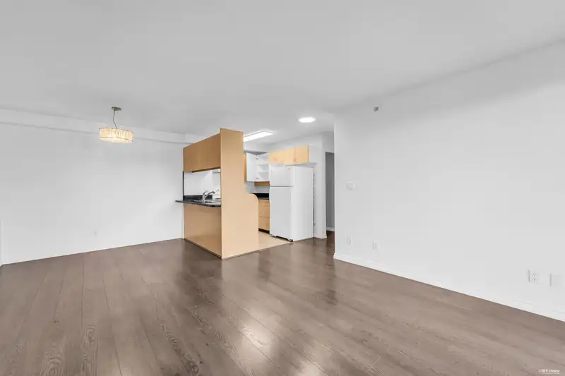 1106 6611 COONEY ROAD - photo 4 of 30