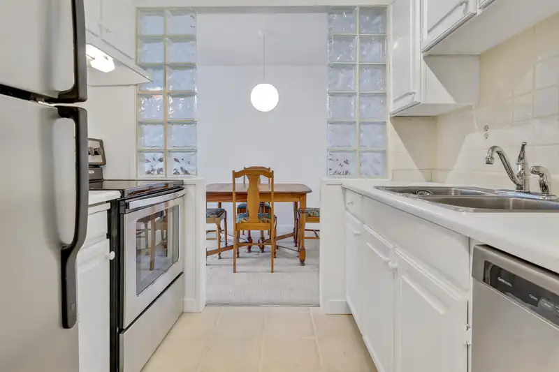 607 1405 W 15TH AVENUE - photo 2 of 26