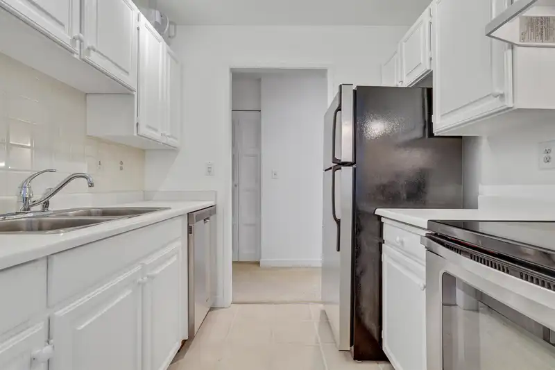607 1405 W 15TH AVENUE - photo 4 of 26