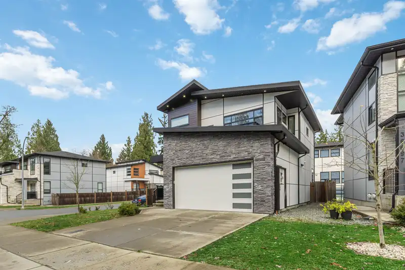 36689 DIANNE BROOK AVENUE - photo 1 of 40