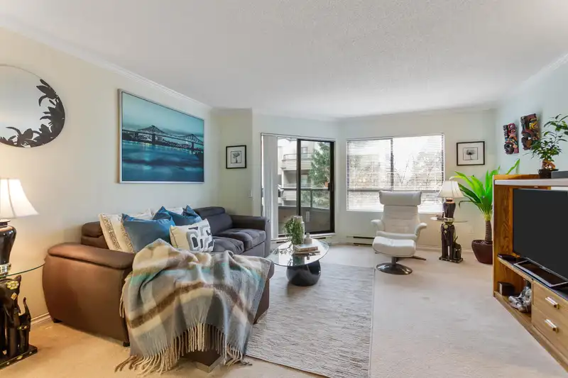 206 1690 AUGUSTA AVENUE - photo 3 of 30