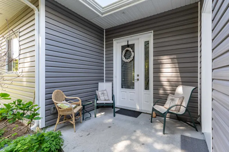 17123 0 AVENUE - photo 3 of 25