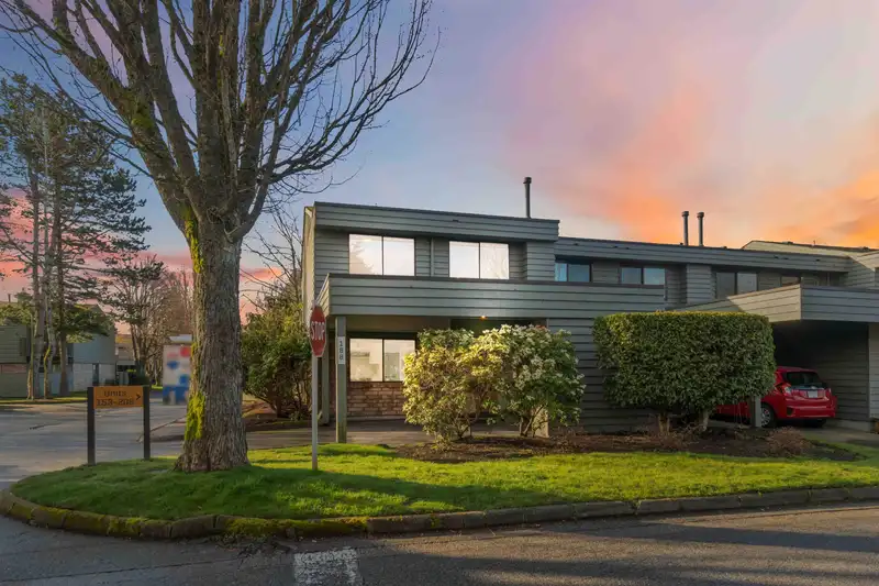 188 3031 WILLIAMS ROAD - photo 1 of 38