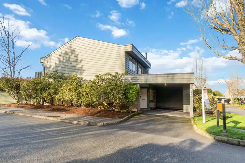 188 3031 WILLIAMS ROAD - photo 3 of 38