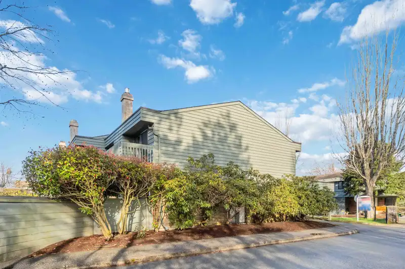 188 3031 WILLIAMS ROAD - photo 4 of 38