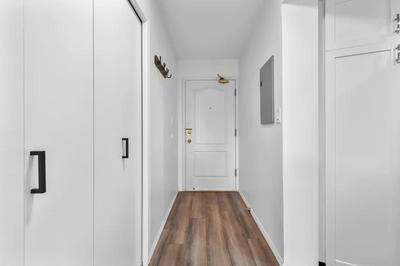 803 995 ROCHE POINT DRIVE - photo 4 of 25