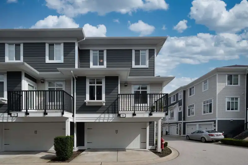 33 8433 164 STREET - photo 1 of 3