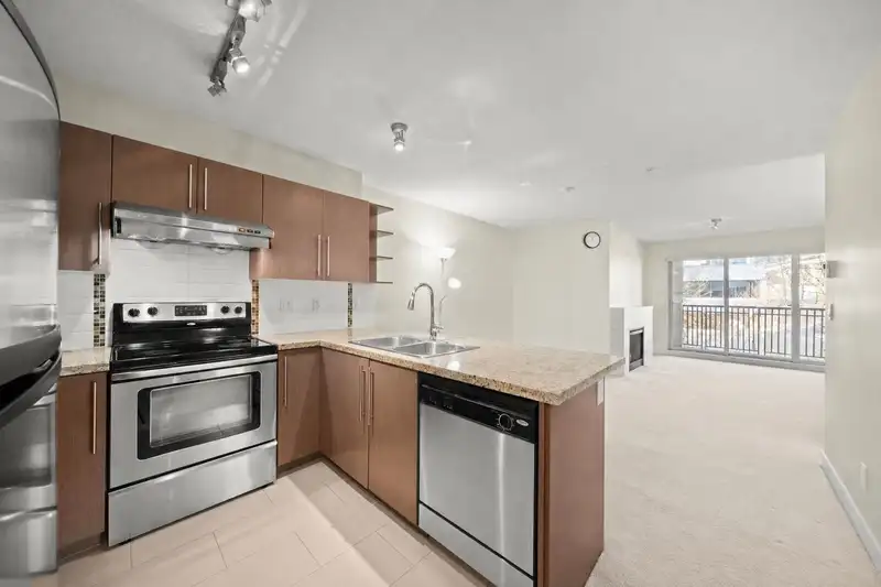322 2088 BETA AVENUE - photo 2 of 12