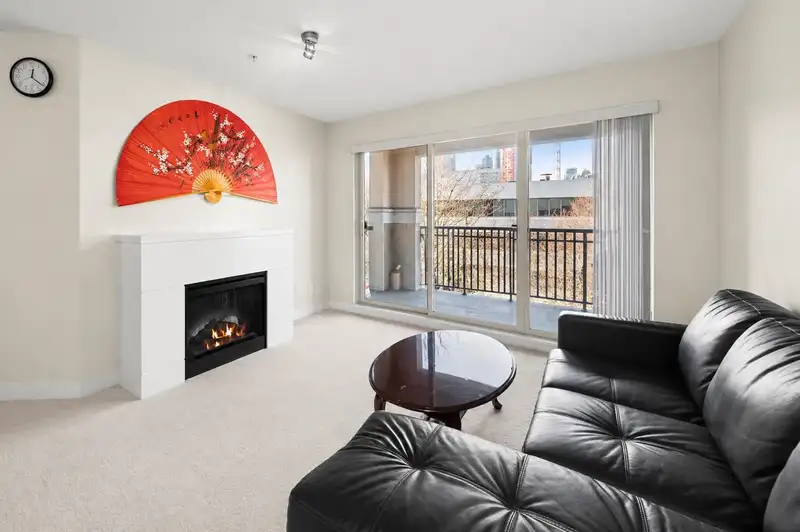 322 2088 BETA AVENUE - photo 4 of 12