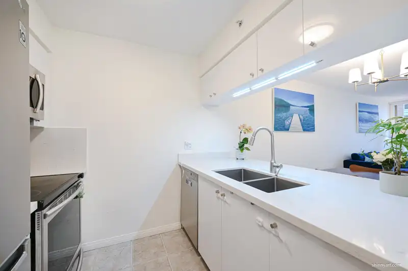 607 822 HOMER STREET - photo 3 of 25