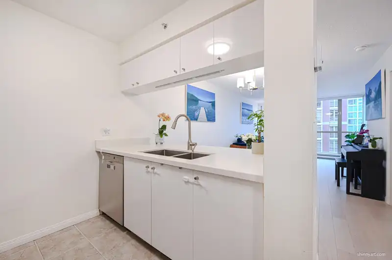 607 822 HOMER STREET - photo 4 of 25