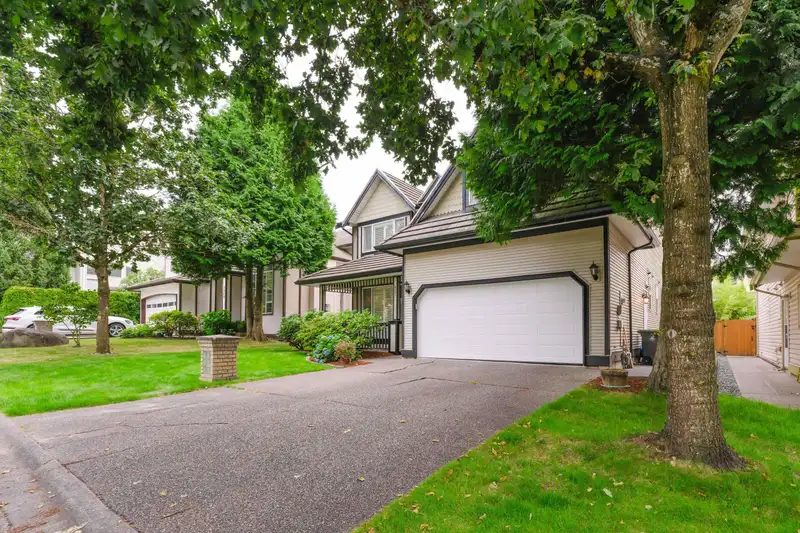 8481 168 STREET - photo 3 of 34