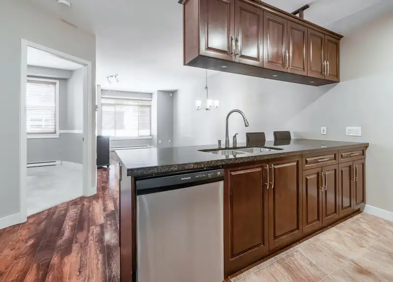 316 11887 BURNETT STREET - photo 2 of 28