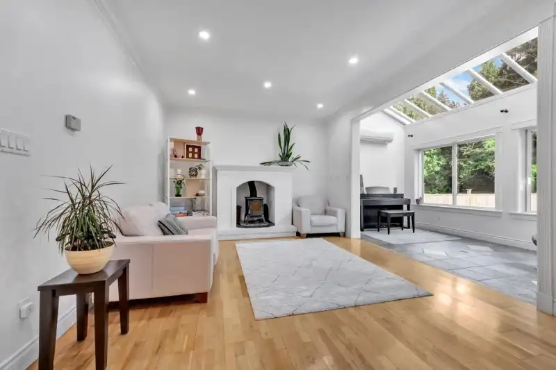 425 TEMPE CRESCENT - photo 1 of 30