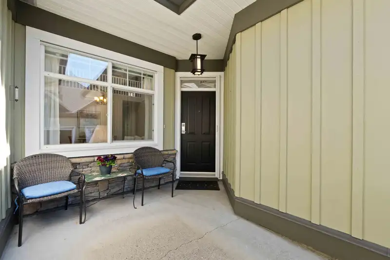 5 14968 24 AVENUE - photo 2 of 37