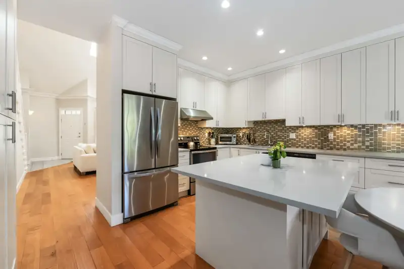 5 14968 24 AVENUE - photo 3 of 37