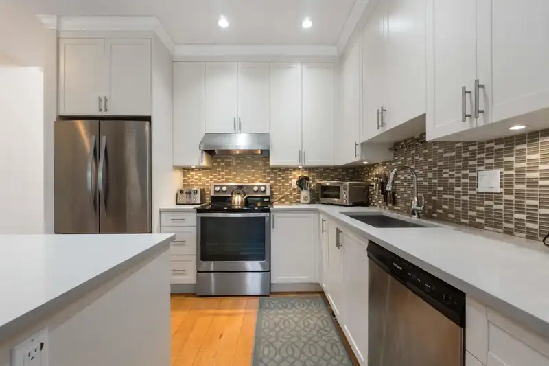 5 14968 24 AVENUE - photo 4 of 37