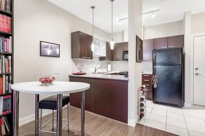411 10499 UNIVERSITY DRIVE - photo 2 of 25