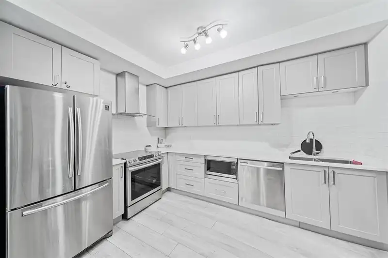 402 9689 140 STREET - photo 1 of 24