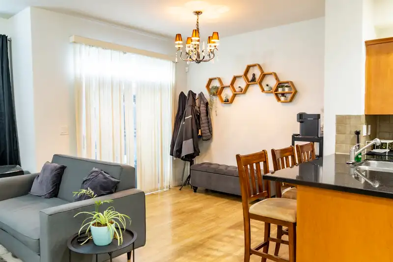 3 18055 70 AVENUE - photo 4 of 17