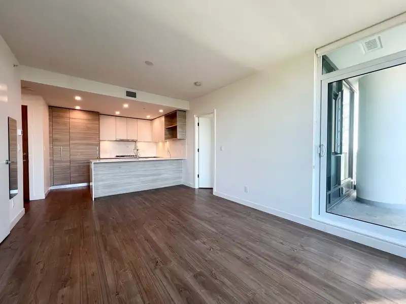 806 595 AUSTIN AVENUE - photo 2 of 21
