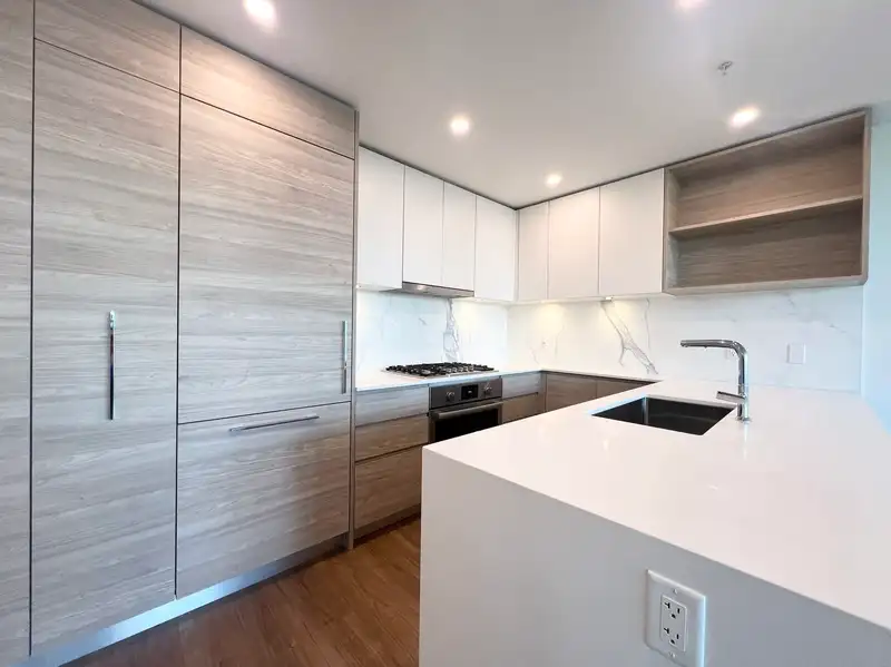 806 595 AUSTIN AVENUE - photo 3 of 21