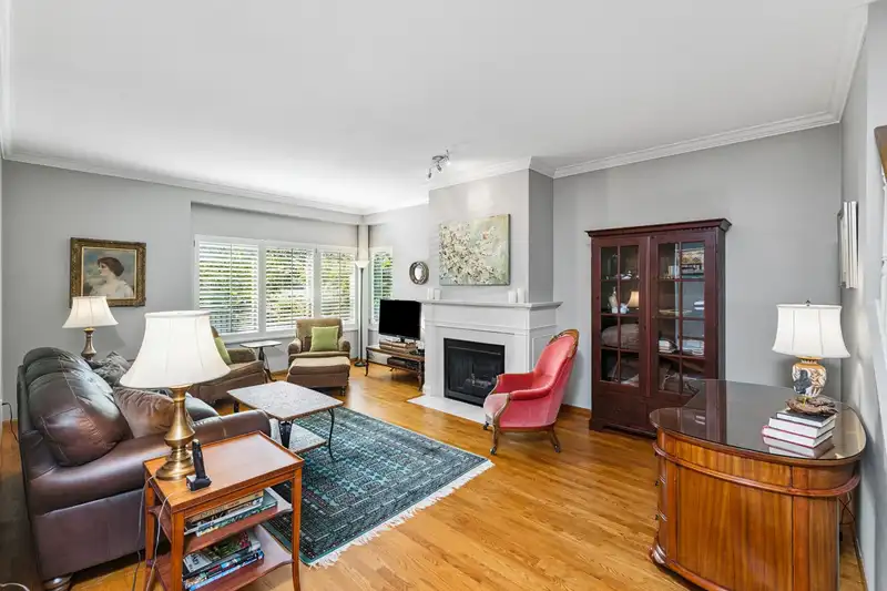308 W 15TH STREET - photo 2 of 40