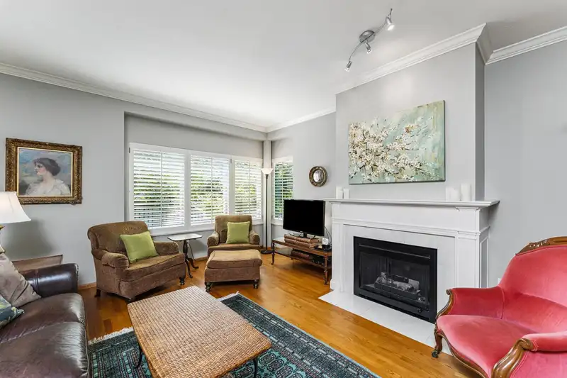 308 W 15TH STREET - photo 3 of 40